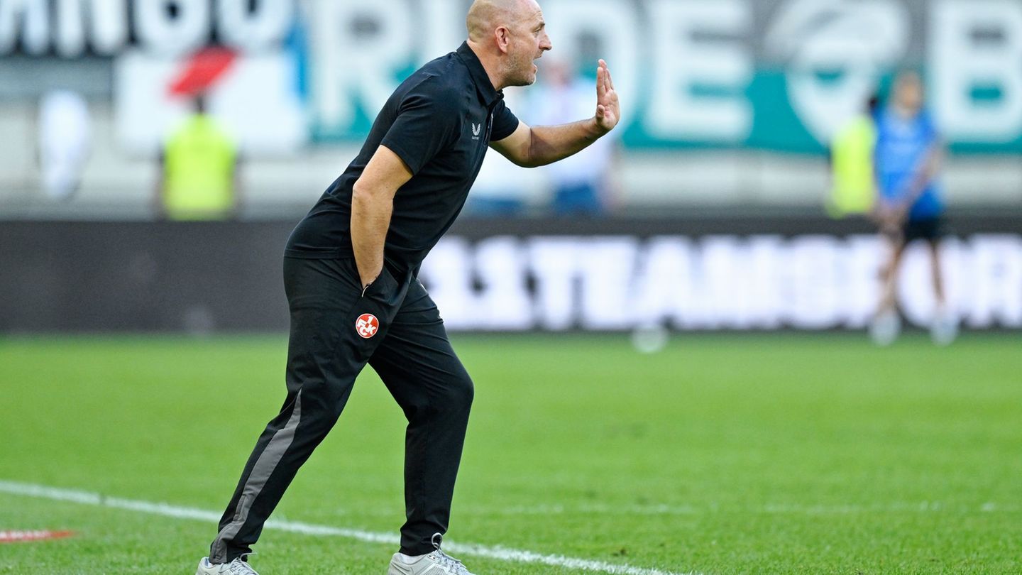 Nur nicht nachlassen: FCK-Trainer Torsten Lieberknecht will auch in Paderborn punkten (Archivbild). Foto: Uwe Anspach/dpa