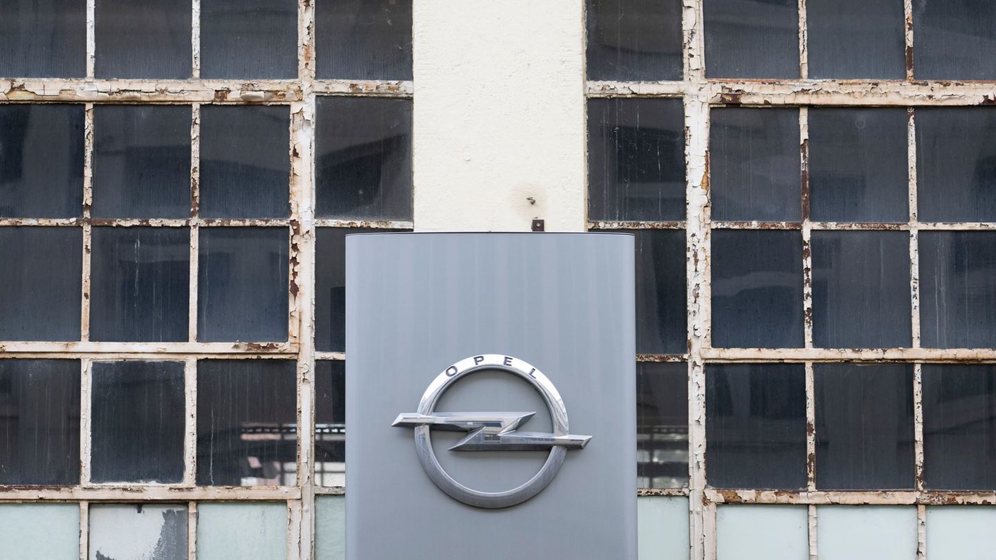 Lange her: Opel hatte in Rüsselsheim einmal mehr als 40.000 Beschäftigte, heute sind es keine 10.000. Foto: Boris Roessler/dpa