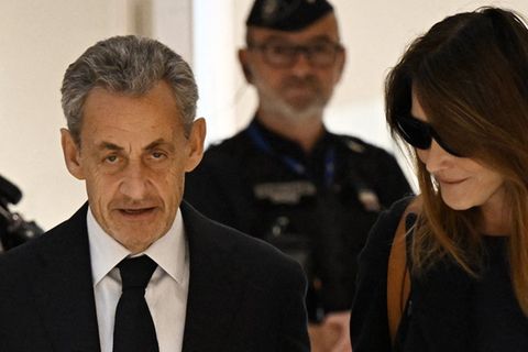 Carla Bruni war vor Gericht an der Seite ihres Ehemanns Nicolas Sarkozy.