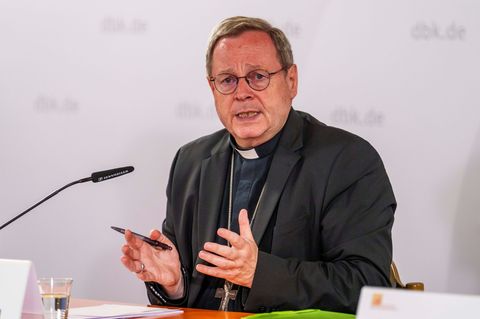 Georg Bätzing warnt davor, die jüngere Generation zu stark zu belasten. Foto: Andreas Arnold/dpa