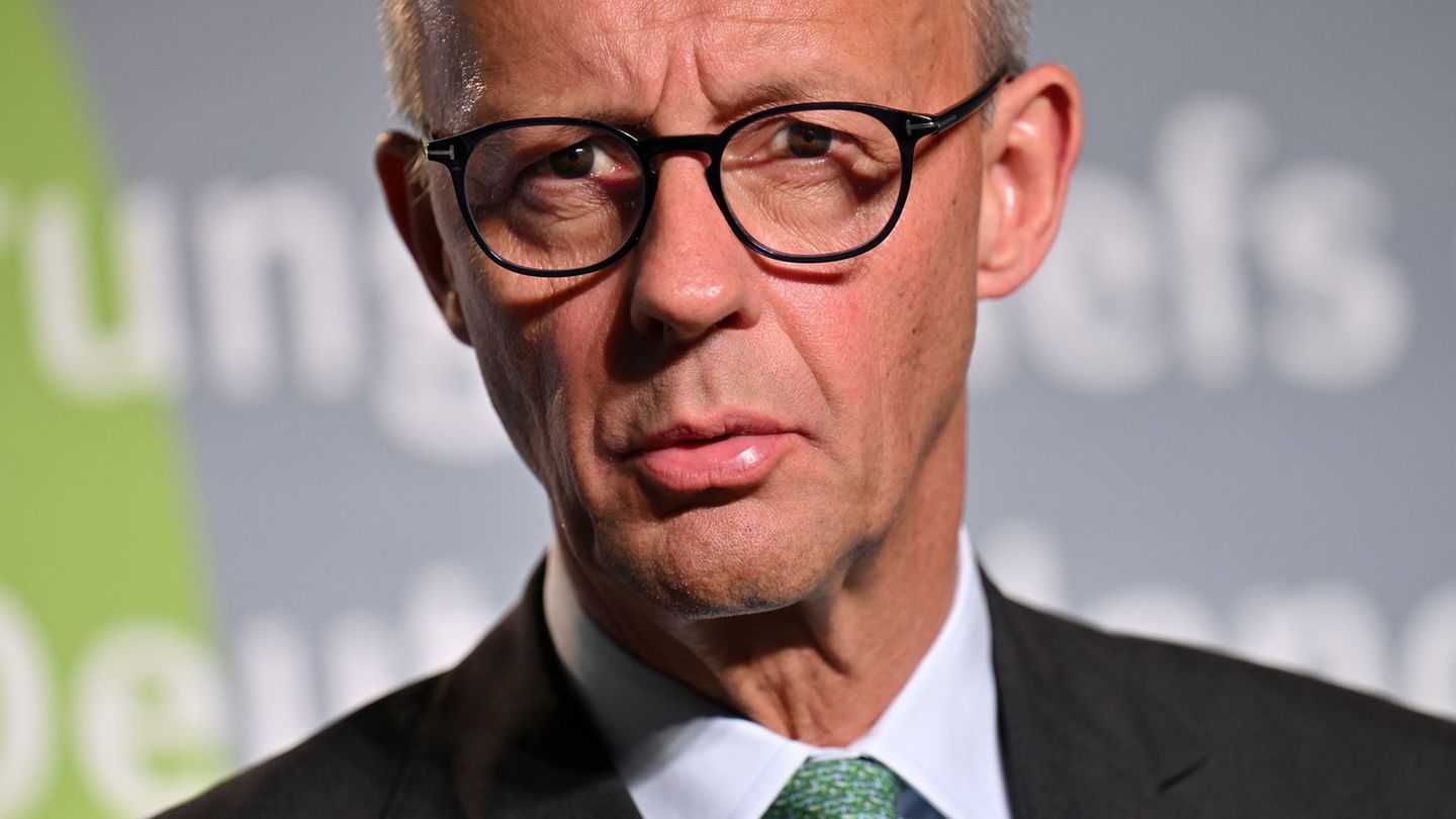 "Wir werden alle Maßnahmen ergreifen, die notwendig sind", sagt der Kanzler. Foto: Martin Schutt/dpa