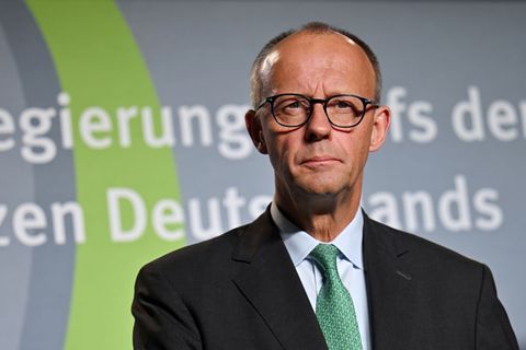 Bundeskanzler Friedrich Merz sagt Ostdeutschland weitere Unterstützung bei Infrastrukturinvestitionen zu. Foto: Martin Schutt/dp