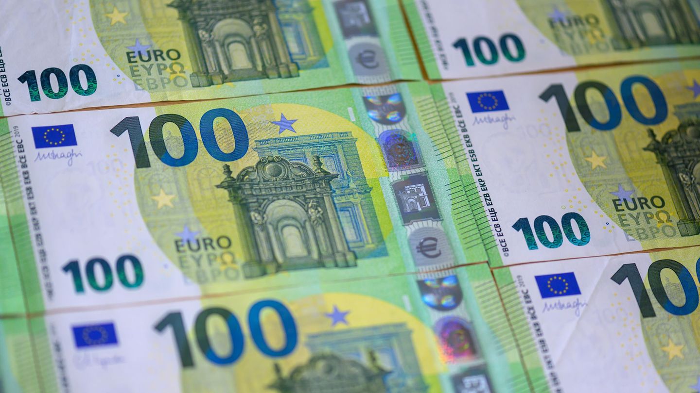 Hessens Kommunen klagen über zu wenig Geld. (Symbolbild) Foto: Hendrik Schmidt/dpa