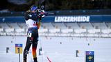 Die deutsche Biathletin Franziska Preuss am Schießstand bei den Weltmeisterschaften 2025: Sie hat eine Treffquote von 92 Prozent. Männer erreichen beim Biathlon zwar bessere Zeiten als Frauen, im Schießen sind sie ihnen jedoch unterlegen. Studien zeigen: Beim Stehendschießen sind die Trefferquoten der Frauen durchschnittlich 5,7 Prozent höher
