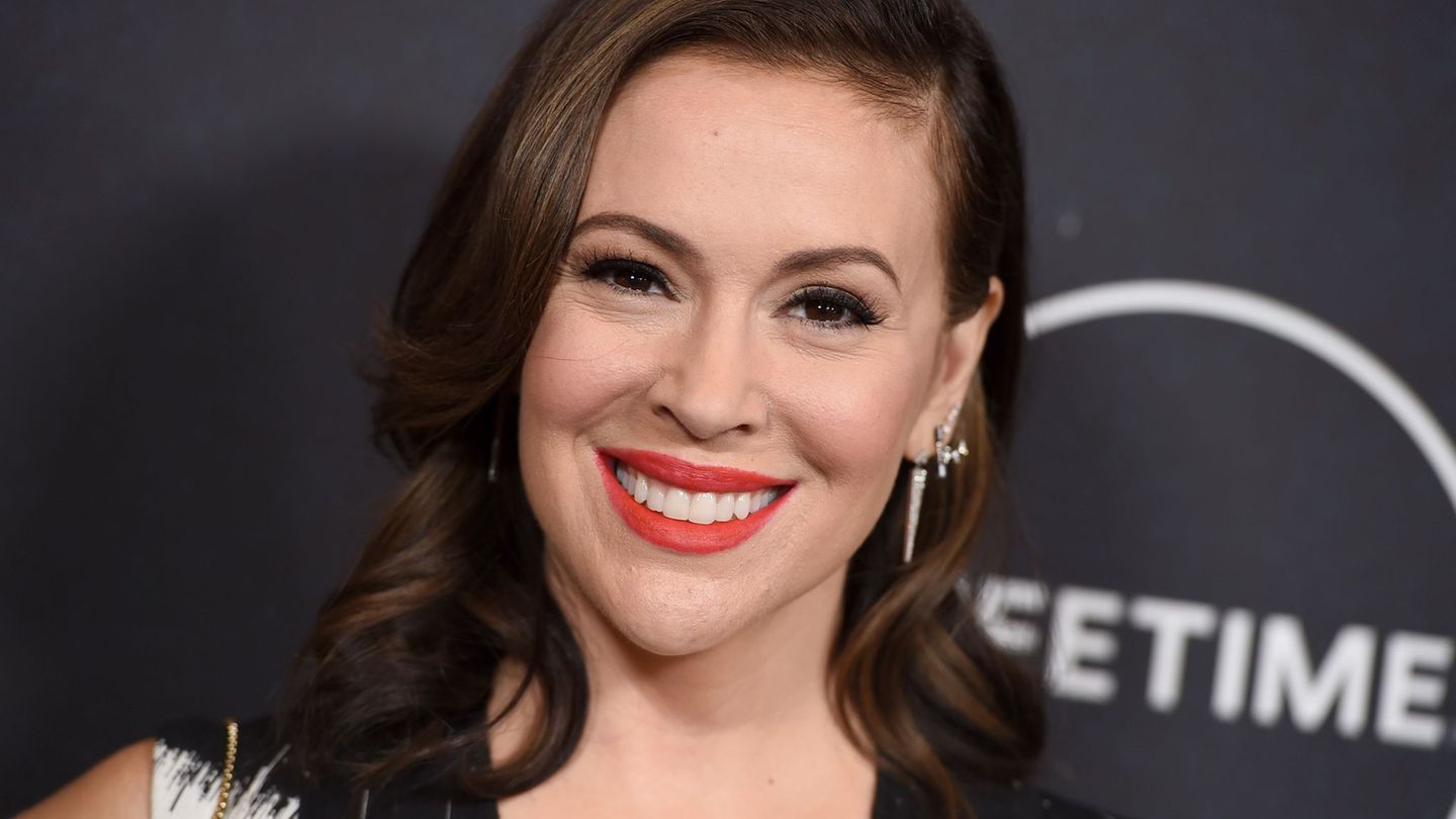 US-Schauspielerin Alyssa Milano ließ ihre Brustimplantate entfernen. (Archivbild) Foto: Jordan Strauss/Invision/AP/dpa