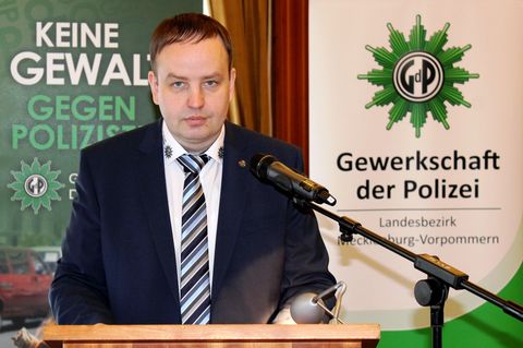 GdP-Landeschef Christian Schumacher fordert bei schwerwiegenden Vorwürfen auch interne Ermittlungen gegen Beamte in politischen