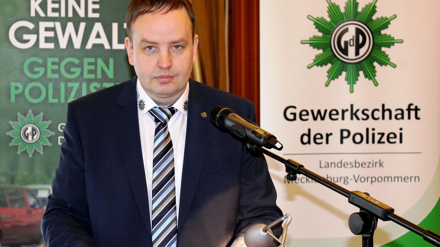 GdP-Landeschef Christian Schumacher fordert bei schwerwiegenden Vorwürfen auch interne Ermittlungen gegen Beamte in politischen