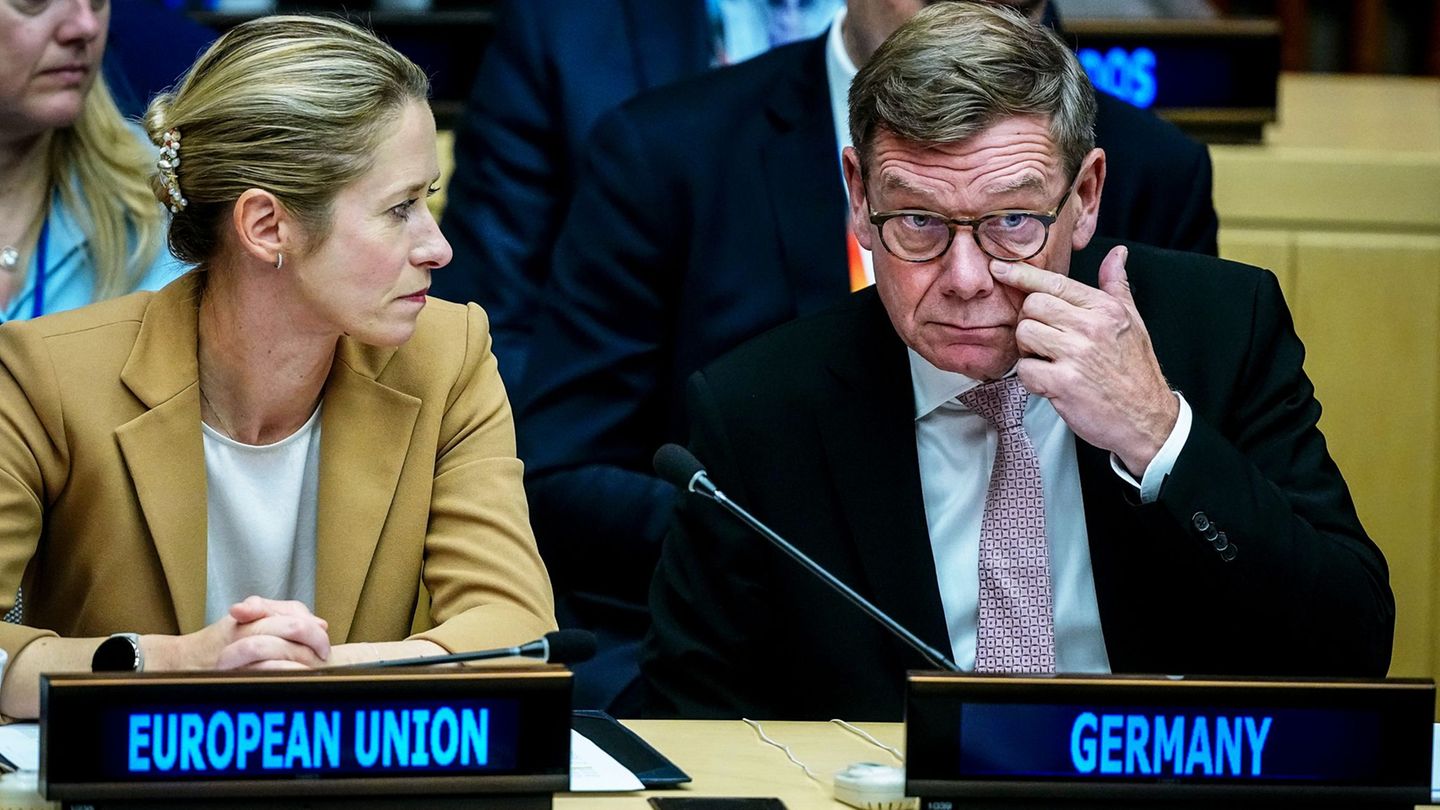 Außenminister Johann Wadephul (CDU, hier mit der EU-Außenbeauftragten Kaja Kallas) bei einem Treffen der G20-Außenminister am Ra