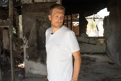 Oliver Pocher im zerstörten Kibbuz Nir Oz