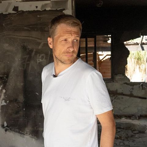 Oliver Pocher im zerstörten Kibbuz Nir Oz