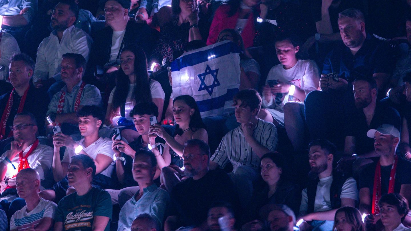 Auf der Straße Proteste, in der Halle Unterstützung für Israel beim ESC in Basel (Archivbild). Foto: Jens Büttner/dpa