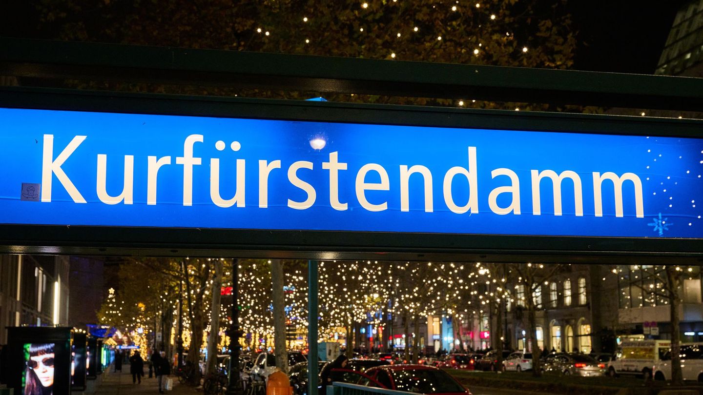 Spenden helfen, die Weihnachtsbeleuchtung am Kurfürstendamm zu finanzieren. (Archivbild) Foto: Annette Riedl/dpa