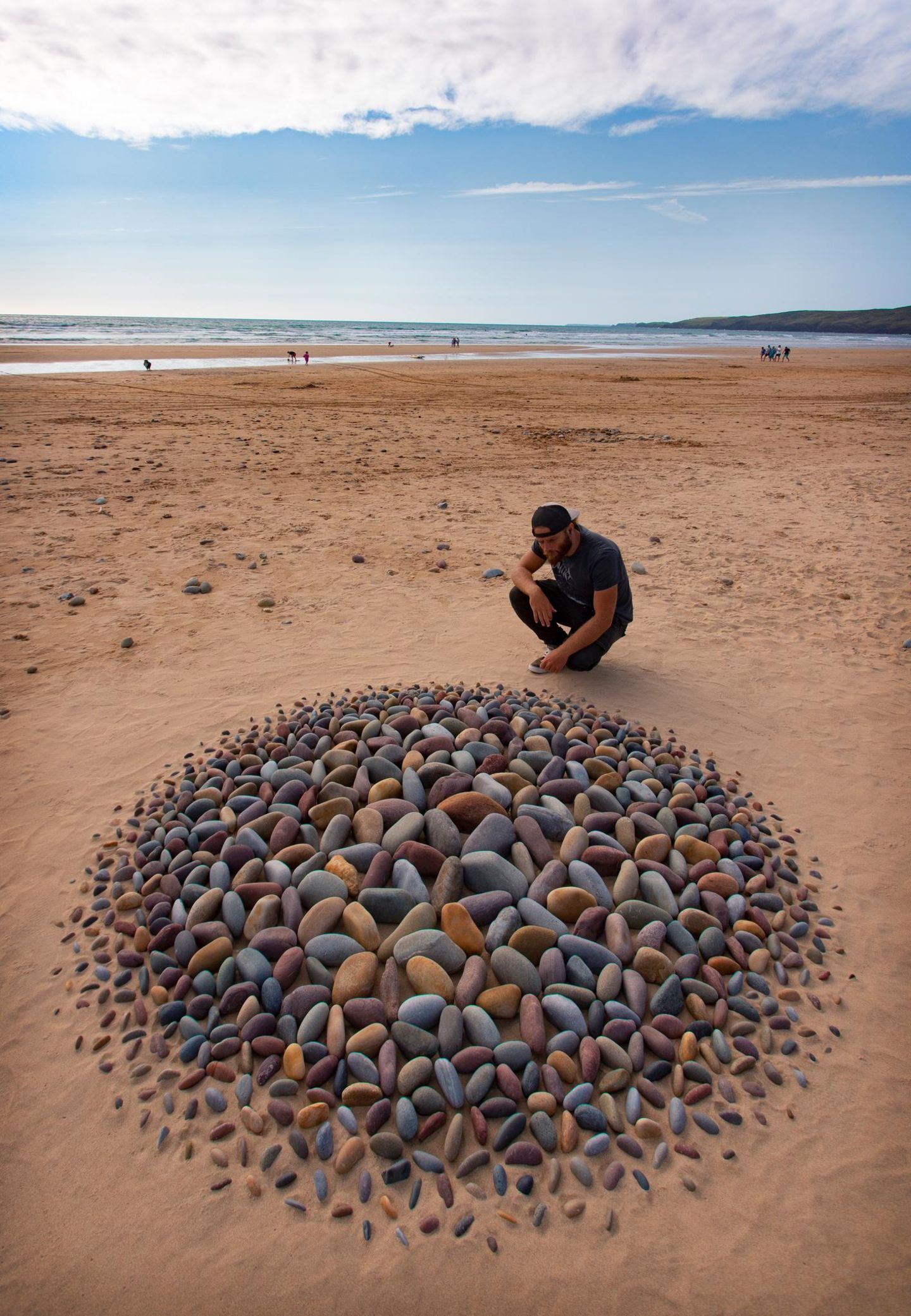 "Land Art ist die reinste Form des Loslassens", sagt Jon Foreman. Auch dieses geometrische Werk von Steindreiecken wurde wenig später von der Flut zerstört 