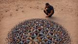 "Land Art ist die reinste Form des Loslassens", sagt Jon Foreman. Auch dieses geometrische Werk von Steindreiecken wurde wenig später von der Flut zerstört 