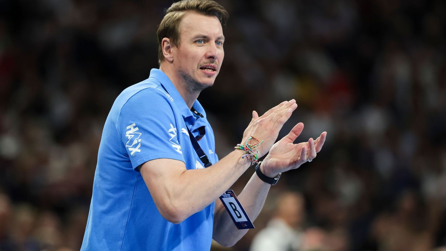 Trainer Filip Jicha und der THW Kiel verteidigten die Tabellenführung. (Archivbild) Foto: Christian Charisius/dpa