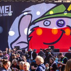 Der Dokumentarfilm beleuchtet die Geschichte des mecklenburgischen Musikfestivals, das von Birgit und Horst Lohmeyer gegründet w