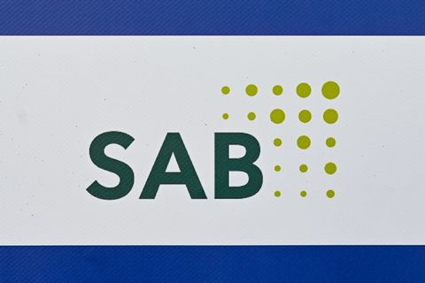 Das Logo der Sächsischen Aufbaubank. (Symbolbild) Foto: Patrick Pleul/dpa-Zentralbild/dpa