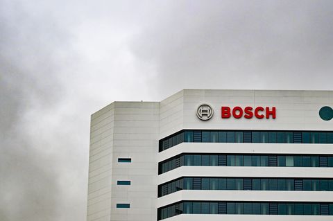 Autozulieferer Bosch will weitere Stellen abbauen. (Archivbild) Foto: Bernd Weißbrod/dpa