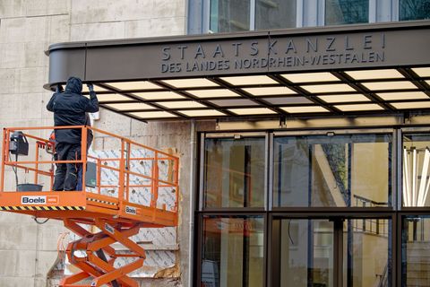 Jahrelang wurde an der Staatskanzlei gearbeitet - jetzt ist alles fertig. (Archivbild) Foto: Henning Kaiser/dpa