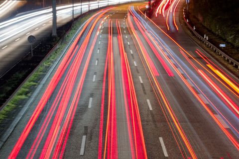 Wegen Bauarbeiten an kleineren Brücken über der Fahrbahn muss die A3 am Niederrhein in den nächsten Monaten mehrmals gesperrt we