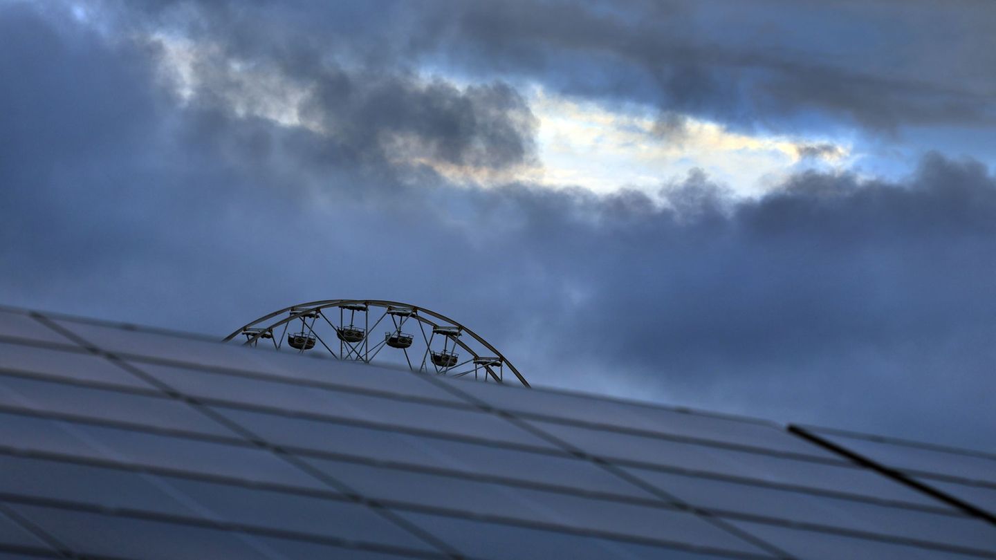 Der Deutsche Wetterdienst erwartet viele Wolken. (Archivbild) Foto: Karl-Josef Hildenbrand/dpa
