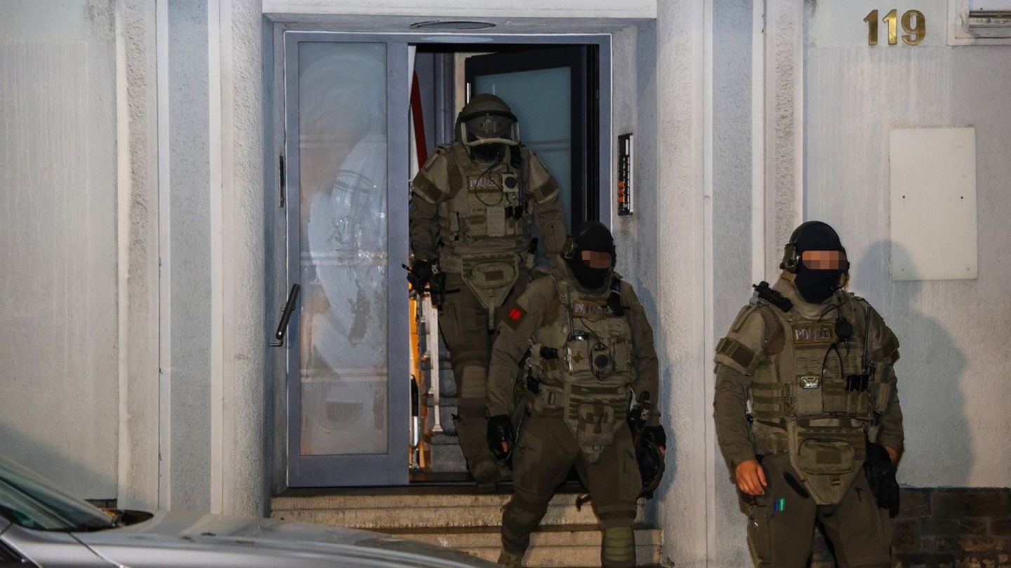 An der Aktion waren Spezialeinsatzkräfte und eine Hundertschaft der Polizei beteiligt. Foto: Alex Talash/dpa