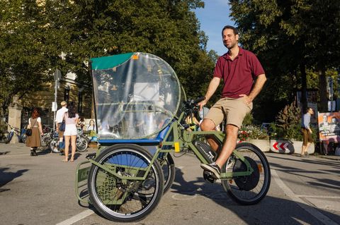 Oktoberfest: Alexander Gutsfeld in der Sonne auf seiner Rickscha