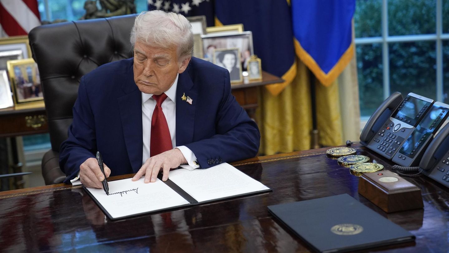 US-Präsident Donald Trump unterzeichnet eine Erklärung
