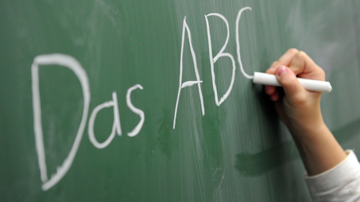 Kinder in Sachsen-Anhalt sollen Lernrückstände ausgleichen können. (Archivbild) Foto: Daniel Reinhardt/dpa