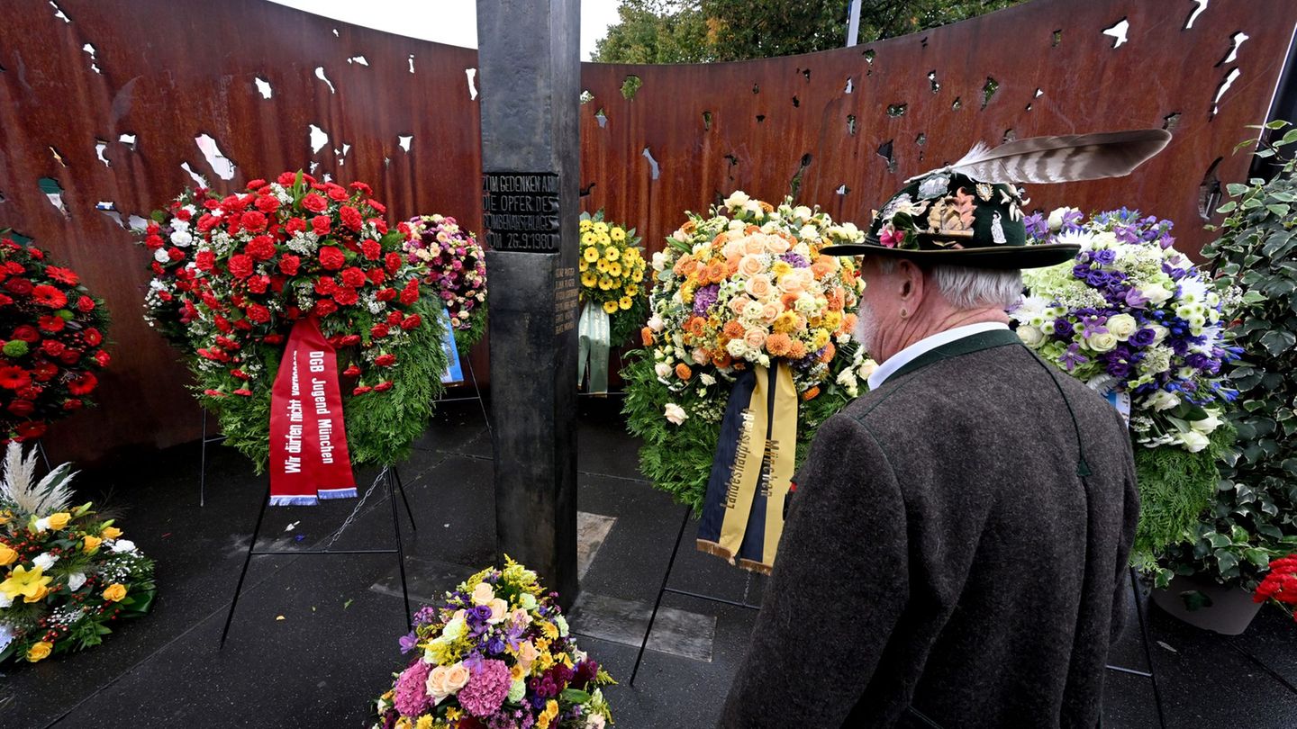 Das Attentat war der schwerste rechtsterroristische Anschlag in der bundesdeutschen Geschichte. Foto: Felix Hörhager/dpa