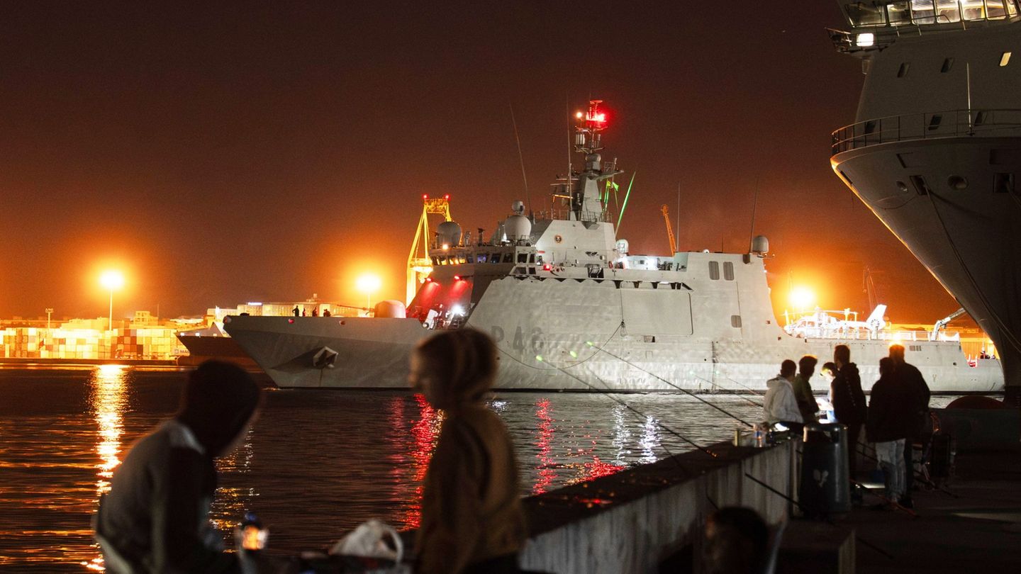 Das spanische Hochsee-Patrouillenboot "Furor" soll der propalästinensischen Global Sumud Flotilla im Notfall Hilfe leisten. Der