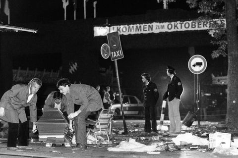 Viele Fragen rund um den Anschlag blieben lange ungeklärt. (Archivbild) Foto: Frank Leonhardt/dpa