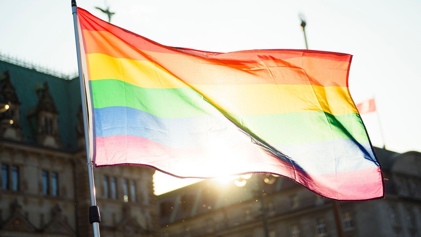 Der Bundesrat setzt sich für den Schutz vor Diskriminierung wegen der sexuellen Identität ein. (Symbolbild) Foto: Gregor Fischer