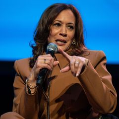 Ex-Vizepräsidentin Kamala Harris appelliert beim Auftakt ihrer Buchtour an die Macht des Volkes