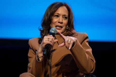 Ex-Vizepräsidentin Kamala Harris appelliert beim Auftakt ihrer Buchtour an die Macht des Volkes