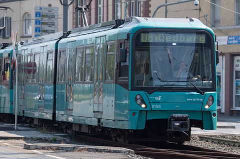 Fahrgäste der U Bahn-Linie 8 und 9 mussten auf Taxen umsteigen. (Symbolfoto) Foto: Boris Roessler/dpa