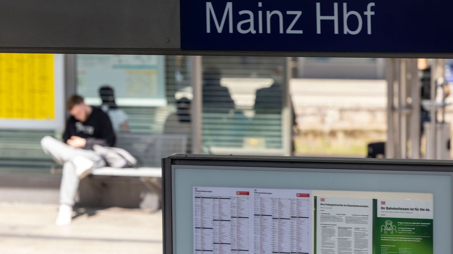 Der morgendliche ICE nach Köln fährt künftig bis zu 26 Minuten schneller ab Mainz. (Archivbild) Foto: Helmut Fricke/dpa
