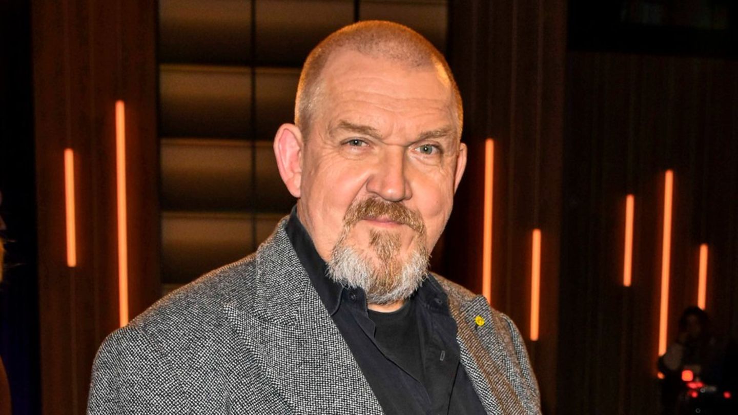 Schauspieler Dietmar Bär hätte gerne früher mit dem Rauchen aufgehört.