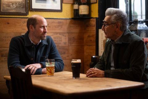 Prinz William im Gespräch mit Eugene Levy für die Apple TV+-Serie "Urlaub wider Willen mit Eugene Levy"