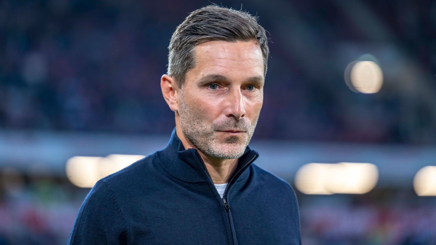 Hertha-Trainer Stefan Leitl will eine aktive Mannschaft auf dem Platz sehen. Foto: David Inderlied/dpa