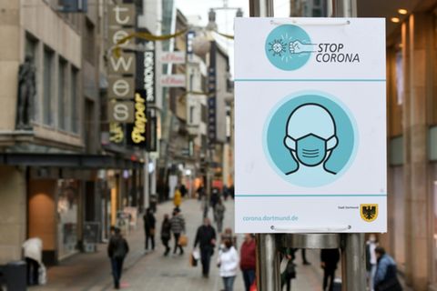 Schild in Dortmunds Fußgängerzone im November 2020