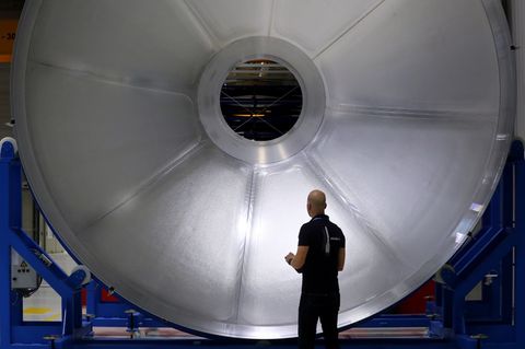 In Augsburgs werden auch künftig Tanks für die Ariane-Raketen gebaut. (Archivbild) Foto: Karl-Josef Hildenbrand/dpa