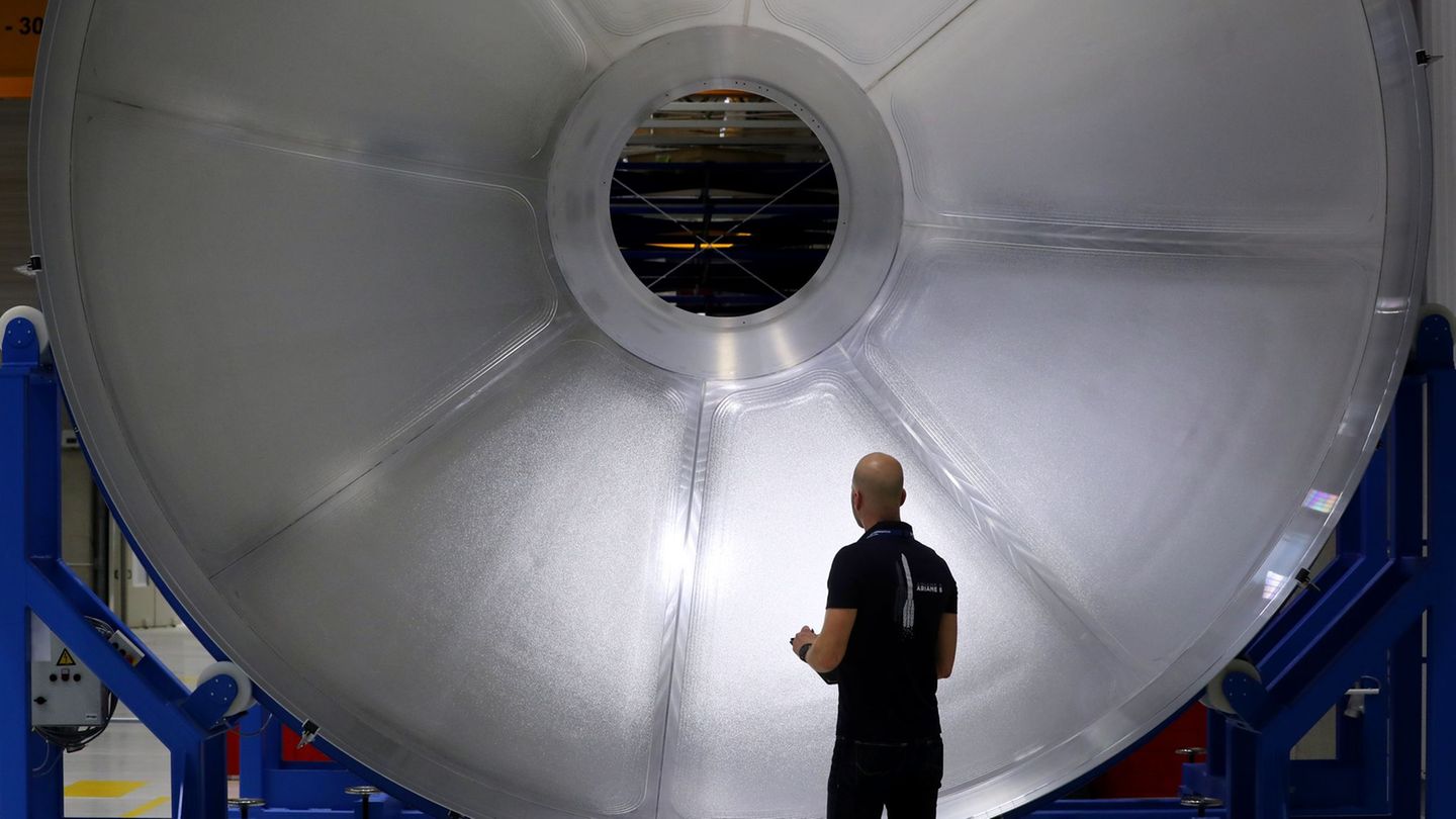 In Augsburgs werden auch künftig Tanks für die Ariane-Raketen gebaut. (Archivbild) Foto: Karl-Josef Hildenbrand/dpa