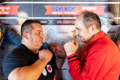 Die Bratwurst Boxer Hasan Arli (rechts im Bild) und Kay Löwentraut