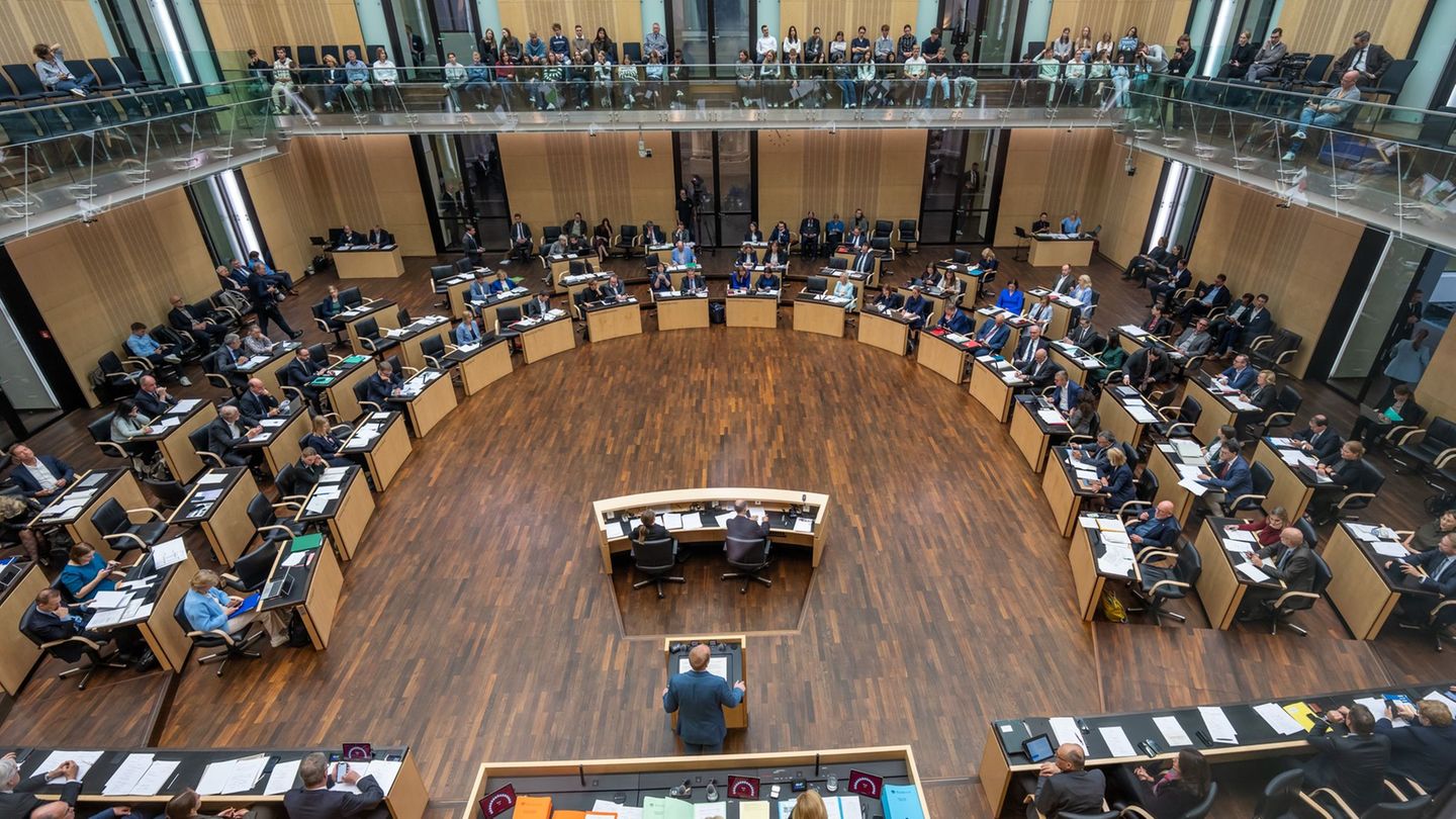 Die Länder fordern in ihrem gemeinsamen Antrag, dass Strukturschwächen behoben, Entwicklungschancen angeglichen und gleichwertig