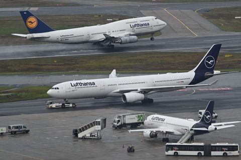 Drei Lufthansa Flugzeuge