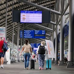 Die Ampel-Koalition hatte die Luftverkehrssteuer im Mai 2024 angehoben – auch zum Nachsehen von Flugreisenden (Symbolbild)