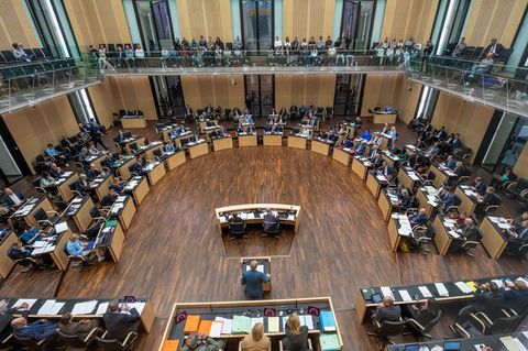 Grünes Licht für den Bundeshaushalt und andere Gesetze: Der Bundesrat tagt. Foto: Michael Kappeler/dpa