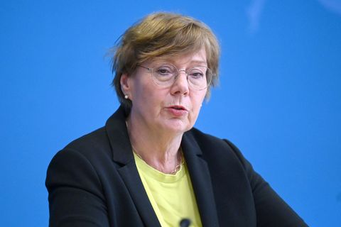 Die Polizei in Schleswig-Holstein verstärkt laut Ministerin Sabine Sütterlin-Waack deutlich die Drohnenabwehr. (Archivbild) Foto