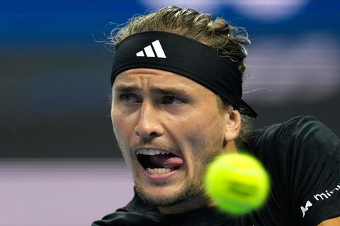 Alexander Zverev gewinnt souverän gegen den Italiener Lorenzo Sonego. Foto: Ng Han Guan/AP/dpa
